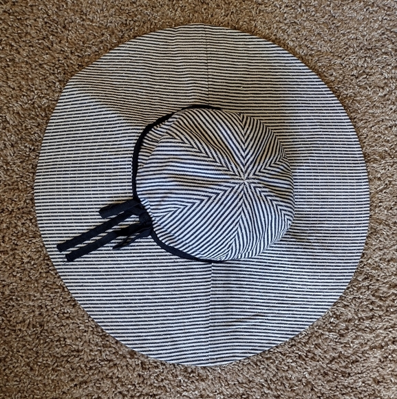 Banana Republic Floppy Sunhat - Picture 4 of 11